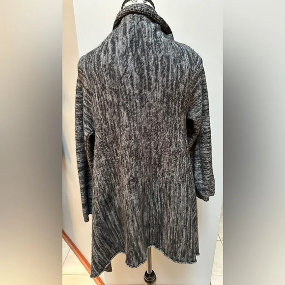 Tweeds women’s grey wrap sweater.   Size xl - Picture 3 of 3